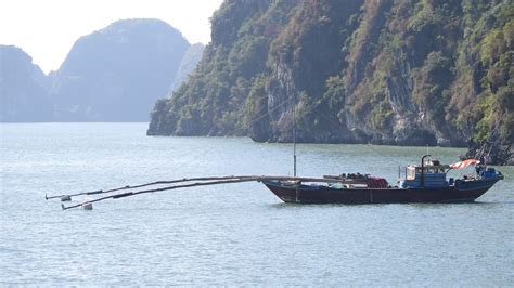 Viaje a Vietnam. Crucero por la bahía de Halong – Con botas y mochila