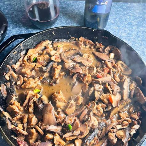 Mushroom Fricassee with Red Wine from Priorat #WorldWineTravel | Cooking Chat Pizza Pasta, Pizza ...