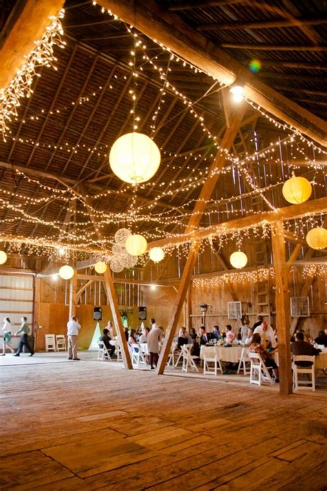 30 Romantic Indoor Barn Wedding Decor Ideas with Lights