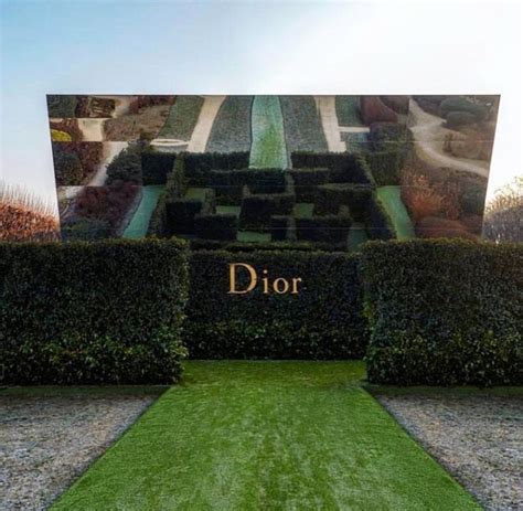 Dior Garden | Fashion show stage, Fashion show, Runway fashion