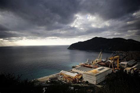 Fincantieri reopens shipyards in Italy