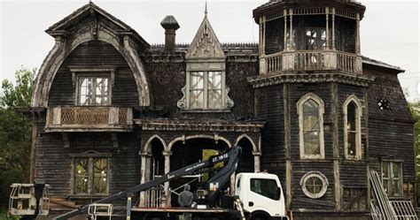 The Munsters House Looks Ready to Move Into as Rob Zombie Continues Set Construction