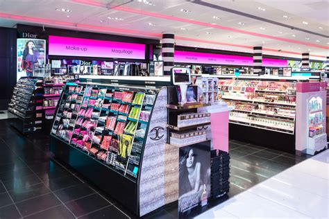 Sephora Store Champs Elysées - France | Magasin maquillage, Conception de magasin, Sephora