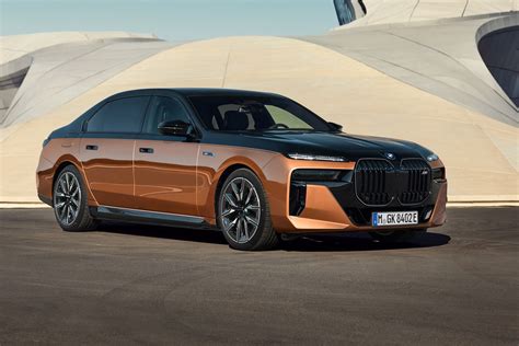 2024 BMW i7 M70 First Look: A 650-Horsepower Electric Limousine | Edmunds