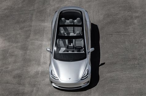 2017 Tesla Model 3 top view interior seats - Motor Trend en Español