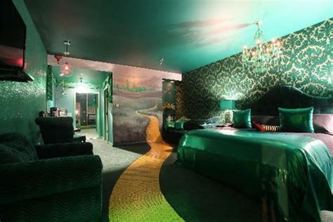 The World's Coolest Themed Hotel Rooms in 2022 | Cheapism.com