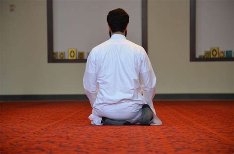 Learn How to Perform Namaz - Beginners Step by Step Guide