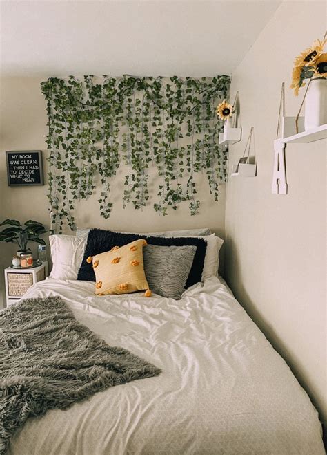 Ivy wall - bedroom decor - Modern Design in 2020 | Room inspiration bedroom, Aesthetic bedroom ...