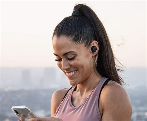 11 Best Wireless Earbuds For Small Ears In 2023