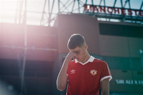 ADIDAS ORIGINALS X MANCHESTER UNITED — OLLYBURN.COM — London based Photographer and Director ...