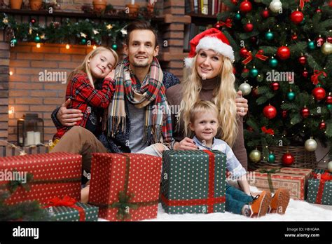 Christmas photo family at tree Stock Photo - Alamy