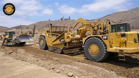 Caterpillar's Biggest Scraper Working in California - YouTube