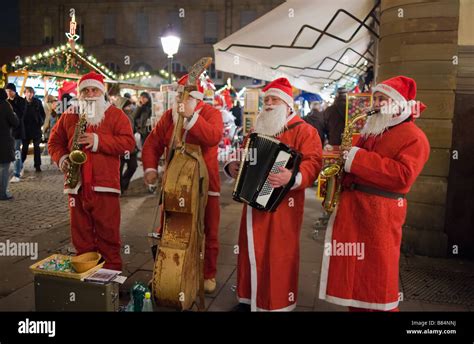 Buskers santa claus red costume hi-res stock photography and images - Alamy