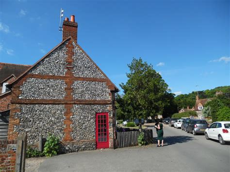 Telephone Kiosk in Hambleden Village (2) © David Hillas cc-by-sa/2.0 :: Geograph Britain and Ireland