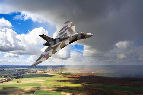 Vulcan XH558 by AirpowerArt on DeviantArt