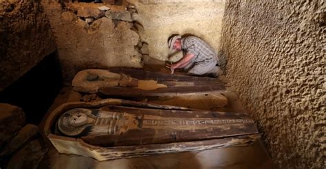 Egypt discovers 4,400-year-old tomb of two priests near the Great Pyramids in Giza | Daily Sabah