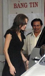 Angelina Jolie Can't Eat Because She Misses Her Mom | Celeb Dirty Laundry