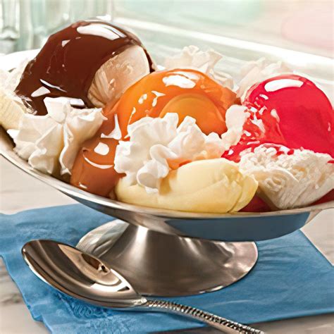 Commercial Banana Boat Sundae | HERSHEY Foodservice