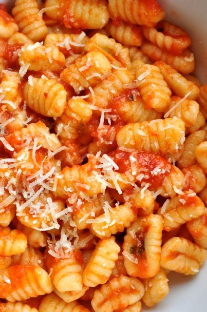 gnocchetti sardi al sugo / Sardinian gnocchi with tomato sauce - briciole