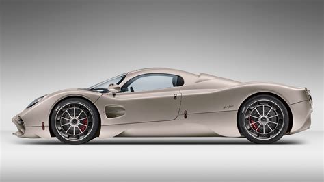 Pagani Utopia Revealed: 864 HP, 7-Speed Manual, First New Model in Over ...