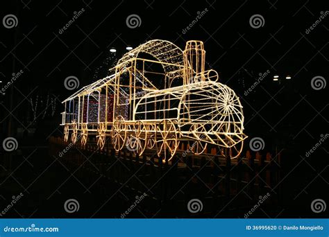 Train magique photo stock. Image du voyage, cadeau, course - 36995620