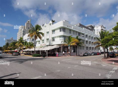 The art deco Carlyle Hotel on Ocean Drive in Miami Beach, Florida, United States Stock Photo - Alamy