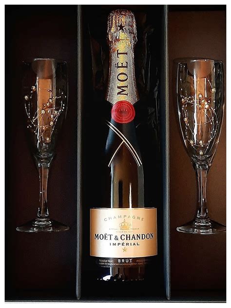 Buy our Moët & Chandon Brut Imperial Champagne Gift Box Online