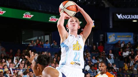 WNBA -- Point guard Courtney Vandersloot steps it up for Chicago Sky