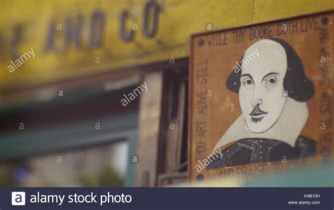 Shakespeare and Company Paris Stock Photo - Alamy