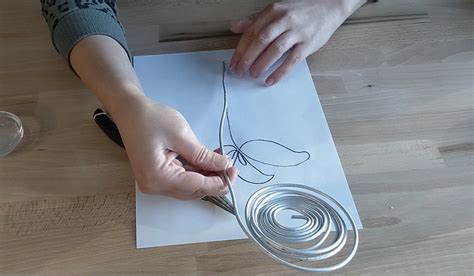 How to Make an Easy DIY Wire Sculpture (Grab the Free Art Template) | Bloom in the Black