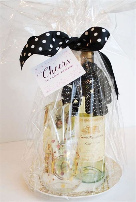 Stylish DIY Wine Gift Baskets Ideas 47 – Topdesigns.info | Diy wine gift baskets, Themed gift ...