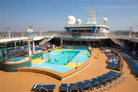 Serenade of the Seas - A bordo piscina #serenadeoftheseas #royalcaribbean #cruise #crociera # ...