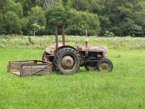 Free photo: Tractor, Old, Farm, Field - Free Image on Pixabay - 1377298