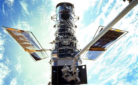 LA NASA CONCLUYE REPARACIÓN DEL TELESCOPIO HUBBLE