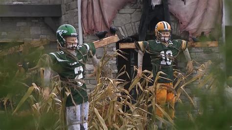 Watch: Myles Garrett brings 'Jeepers Creepers' to life in Halloween display