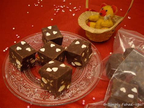 Christmas Treats: Chocolate Almond Fudge - Simply Fahad-istic!