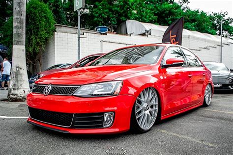 VW Jetta MK6 kit GLI baixo com rodas duas talas AMG aro 20