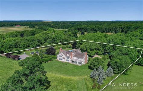 FOR SALE! Alec Baldwin lists his 10-acre Hamptons estate for a whopping ...