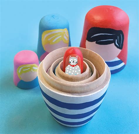 Painting nesting dolls – SES Creative