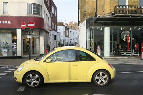 Free stock photo of Volkswagen Beetle, vw beetle, yellow