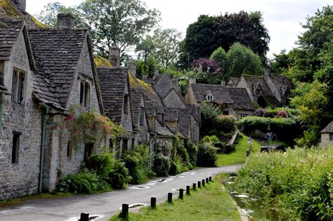 Cosying up in the best country houses