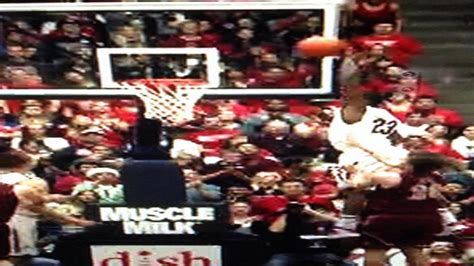 Rondae Hollis-Jefferson posterizes defender with huge dunk (VIDEO ...