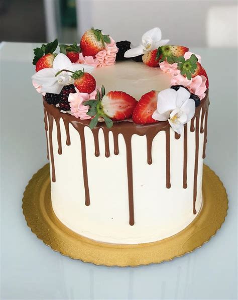 20 Fabulous Drip Cakes Inspiration - Find Your Cake Inspiration | Drip cakes, Fruit topped cake ...