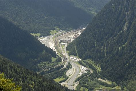 File:Brennerpass from north.JPG