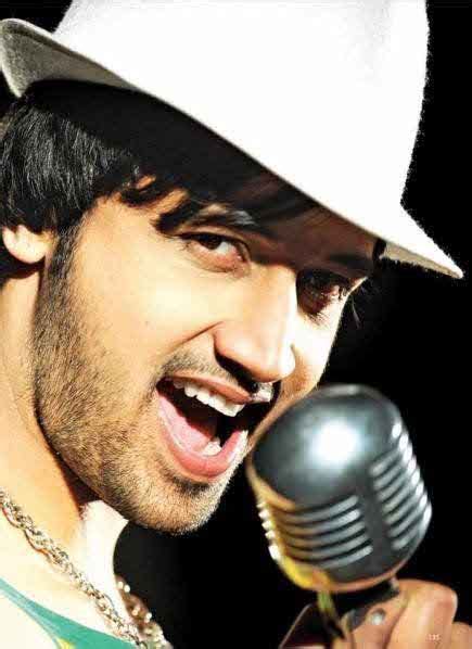 Atif Aslam Biography – Age, DOB, Height, Family Profile, Career, Profession etc