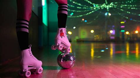 Cet été, le Carreau du Temple se transforme en club roller disco ! | Le ...