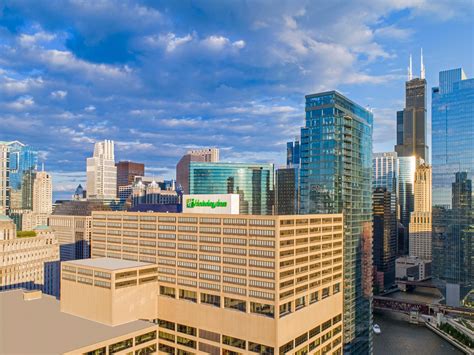 Holiday Inn Chicago-Mart Plaza River North Hotel by IHG