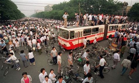 40 Amazing Photos From the 1989 Tiananmen Square Protests | Vintage ...