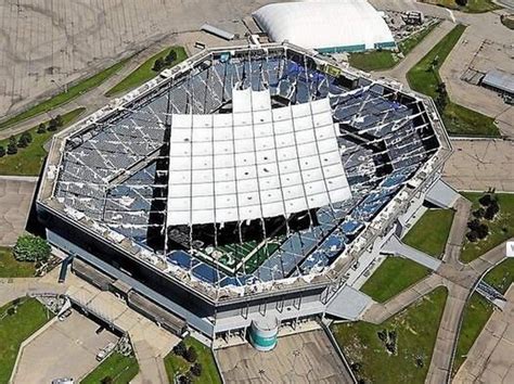 Detroit: Video inside the Pontiac Silverdome -a former NFL stadium ...