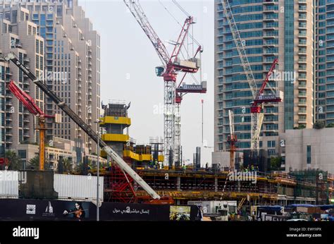 Construction of skyscrapers in Dubai in 2015 Stock Photo - Alamy